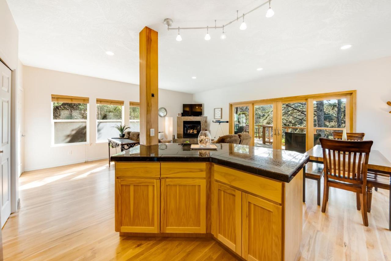 Yaquina Lighthouse View Beach Home Newport Eksteriør bilde